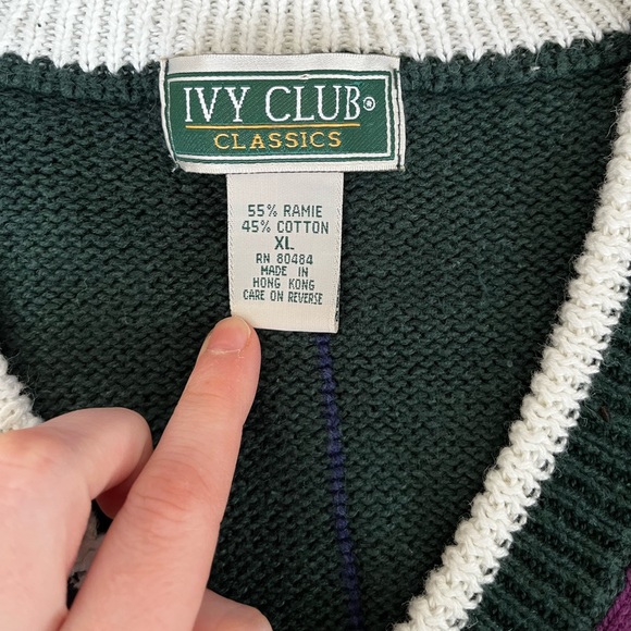 Ivy Club Men’s Sweater - Picture 4 of 4